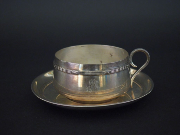 Tasse et sa sous-tasse de style Louis XVI en argent 925, poinçon Miner