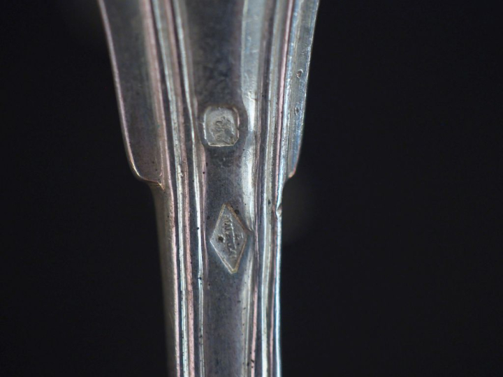 Trois grands couverts et deux fourchettes, en argent 925, poinçon Mine