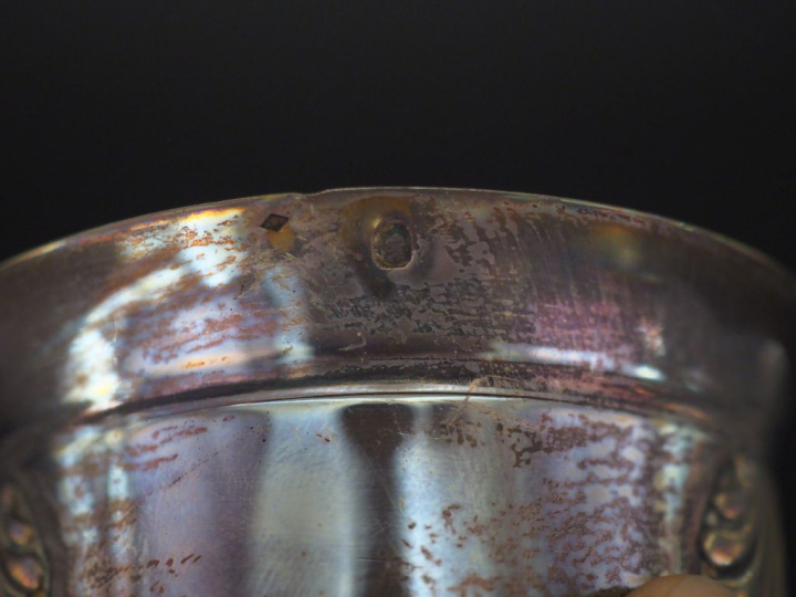 Timbale de forme évasée sur piédouche en argent 925, poinçon Minerve, 