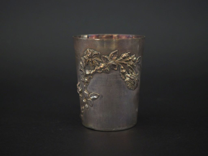 Timbale à fond plat de style Art Nouveau en argent 925, poinçon Minerv