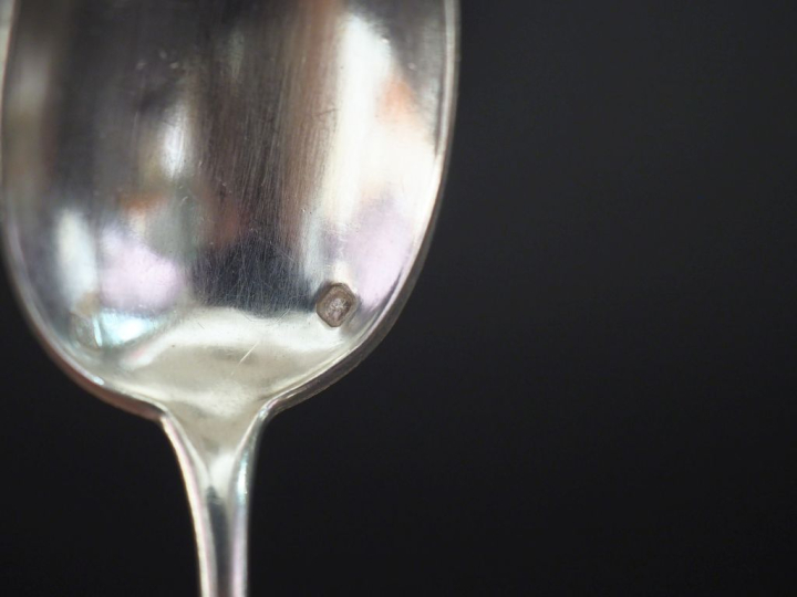 Suite de dix petites cuillères de style Louis XVI en argent 925, poinç