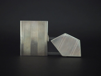 Vente aux enchères LANCEL, Paris Etui à cigarette de style Art déco en argent. Signé. 1 x
