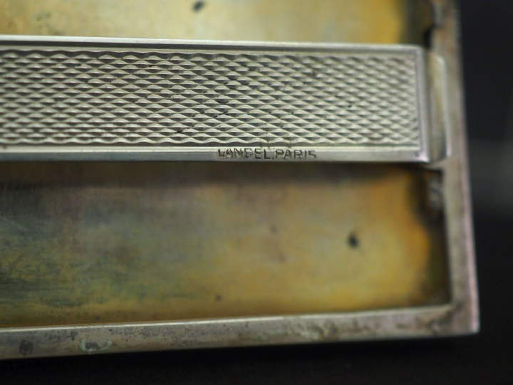 LANCEL, Paris Etui à cigarette de style Art déco en argent. Signé. 1 x