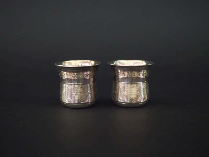 Christian DIOR,  Paire de verres à liqueur en argent 925, poinçon Mine