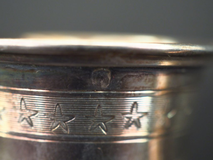 Christian DIOR,  Paire de verres à liqueur en argent 925, poinçon Mine