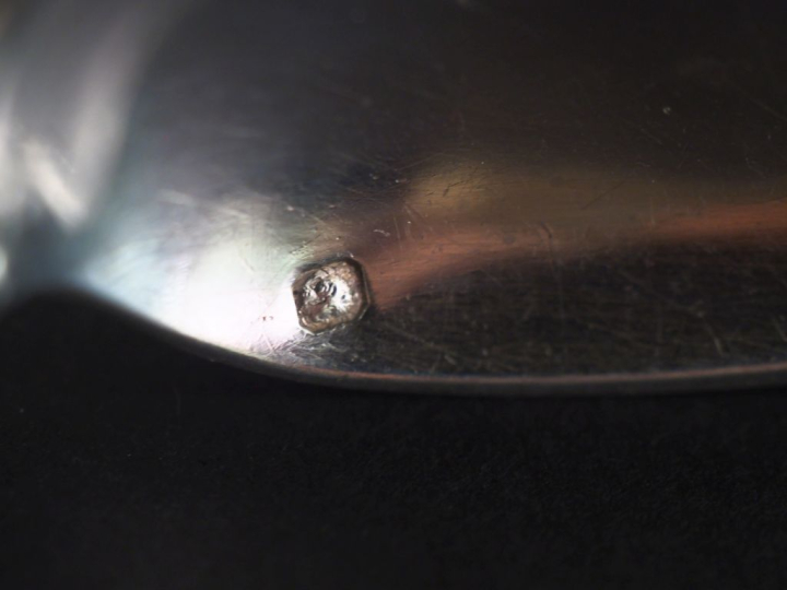 Suite de onze petites cuillères de style Louis XIV en argent 925, poin