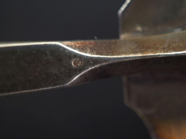Ensemble comprenant :  - une pelle à tarte en argent, poinçon cygne, à