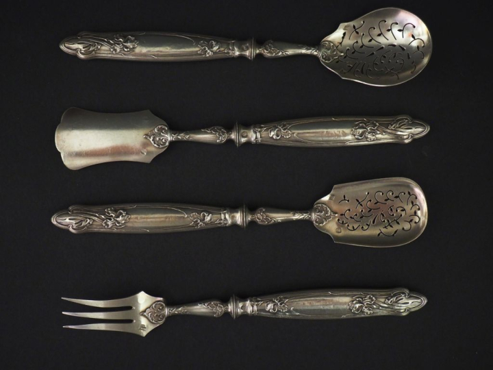 Nécessaire à douceurs en argent et argent fourré 925, poinçon Minerve,