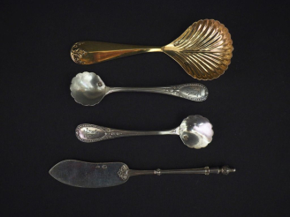 Vente aux enchères Ensemble comprenant :  - un couteau à beurre en argent 925, poinçon Mi