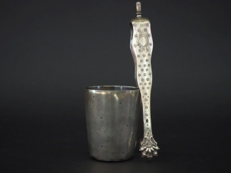 Vente aux enchères Ensemble comprenant :  - une timbale à fond plat en argent 925, poinço