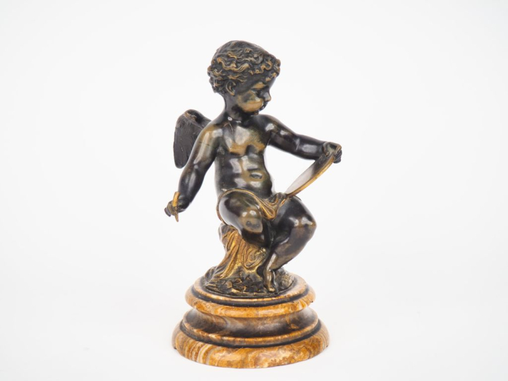 KLEY.  "amour" Sculpture en bronze patiné et doré, sur un socle en ony