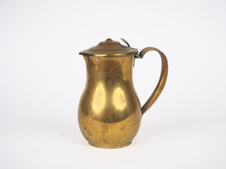 Broc Louis XIV en cuivre jaune.