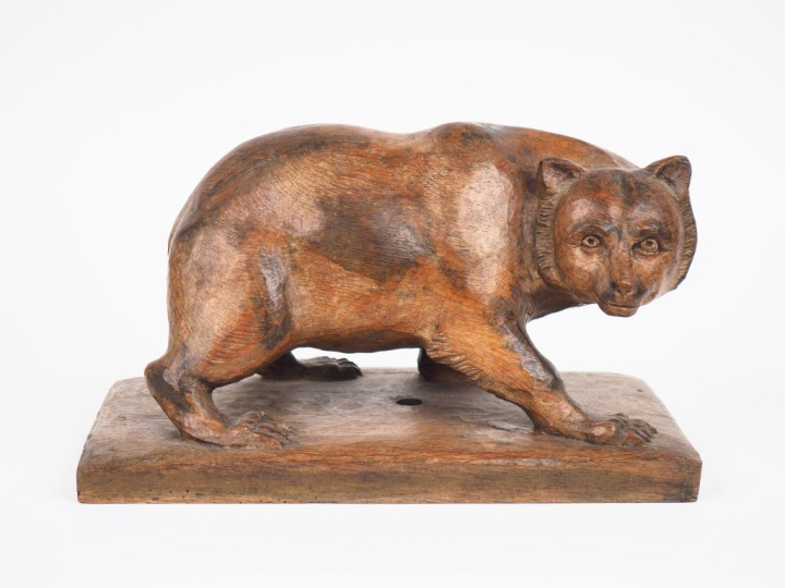 Sujet en bois sculpté "Ours brun". Dim. 21 x 32 x 18 cm