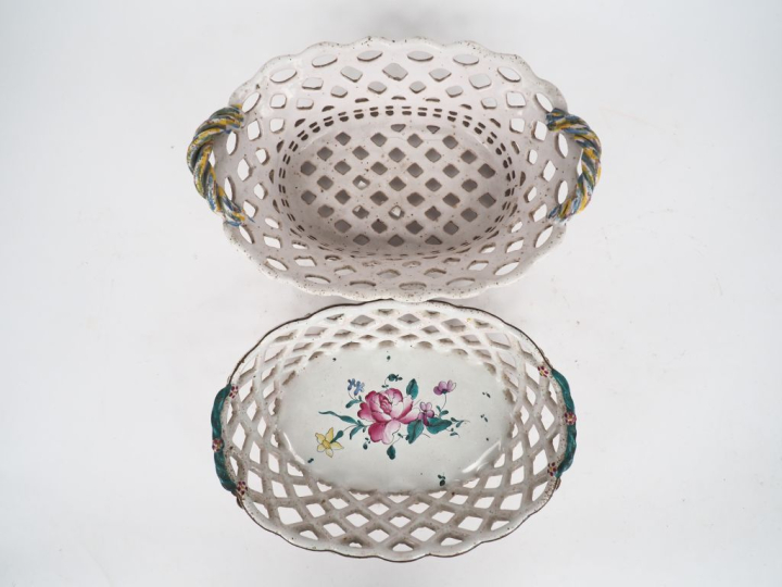 Corbeille XVIIIème en faience de Strasbourg, décor à la rose manganèse