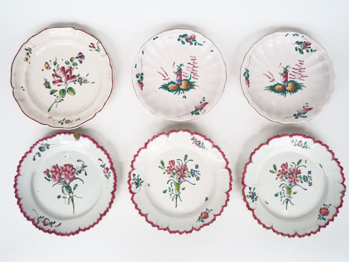 Paire d'assiettes creuses fin XVIIIème début XIXème en faience de l'Es