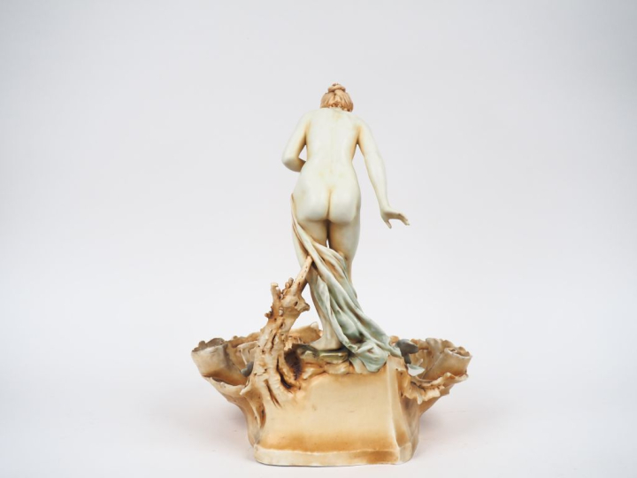 AMPHORA.  Grand vide poches en biscuit polychrome en forme de baigneus