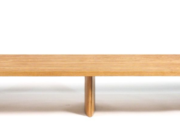 Charlotte PERRIAND.  Banquette "Tokyo" en frêne. Modèle créé en 1954 c