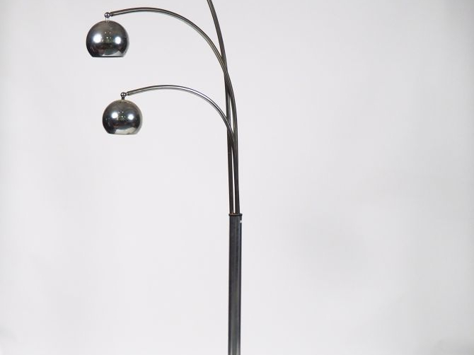 Gioffredo REGGIANI. Lampadaire 1970 dit "Muguet"  en métal chromé, écl