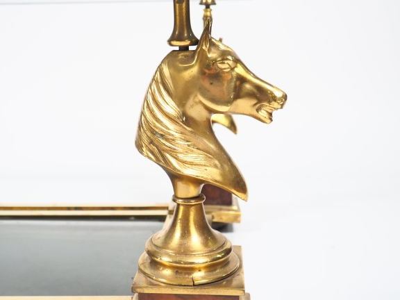 Table basse en verre et métal, piétement à décor de chevaux.  Dim. 40 