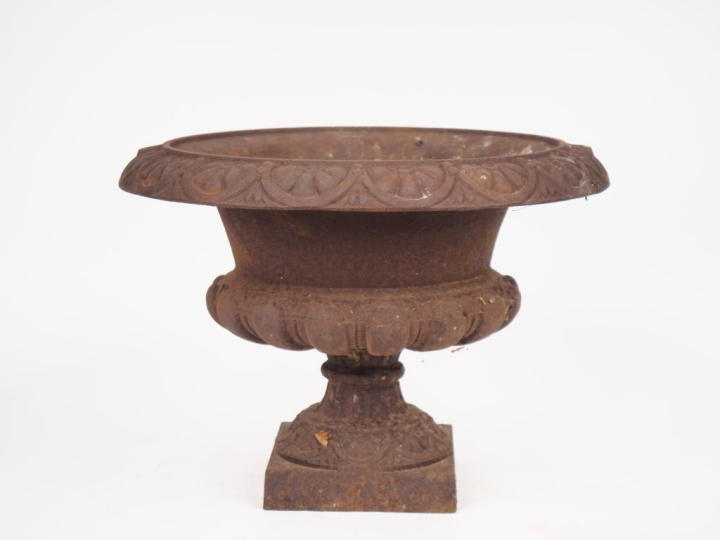 Vase Médicis en fonte. H. 27 cm