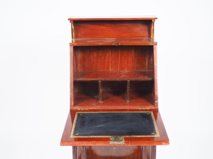 Billet doux de style Louis XVI en marqueterie, à décor de partitions e