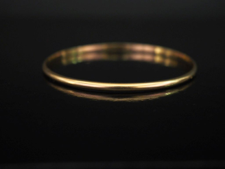 Vente aux enchères Bracelet jonc en or jaune 750.  Diam. 6,5 cm Poids. 13,40 g   