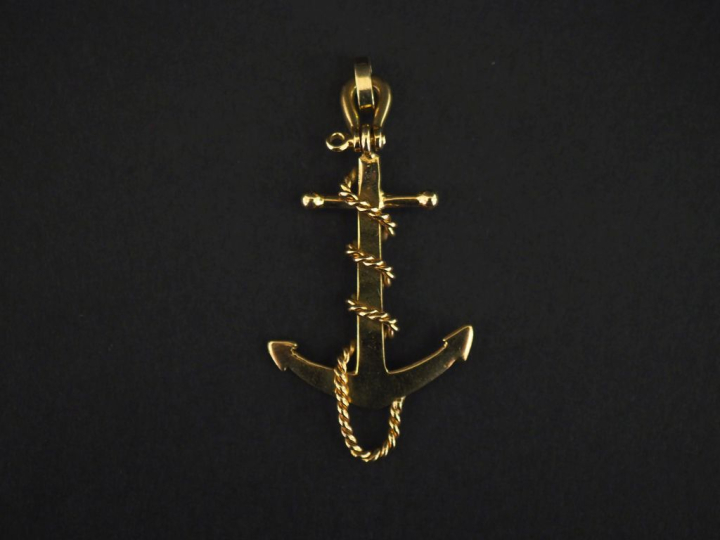 Pendentif en or jaune 750, en forme d'ancre de marine.  5 x 2,5 cm Poi