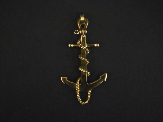 Vente aux enchères Pendentif en or jaune 750, en forme d'ancre de marine.  5 x 2,5 cm Poi