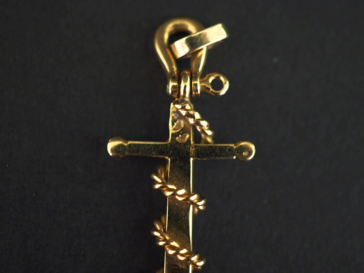 Pendentif en or jaune 750, en forme d'ancre de marine.  5 x 2,5 cm Poi