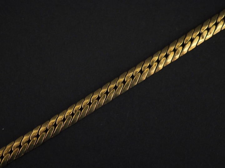 Bracelet souple en or jaune 750, maille plate gourmette.  Long. 17,5 c