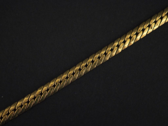 Vente aux enchères Bracelet souple en or jaune 750, maille plate gourmette.  Long. 17,5 c