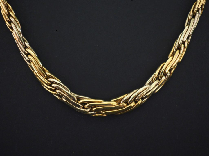 Collier articulé deux tons d'or 750, maille entrelacée en chute.  Chai
