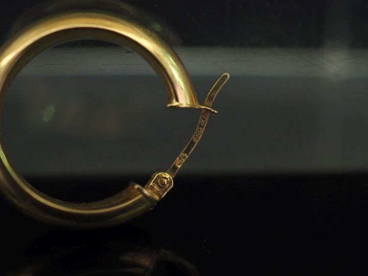 Paire de créoles en or jaune 750.  Larg. 0,5 cm Diam. 1,5 cm Poids. 2,