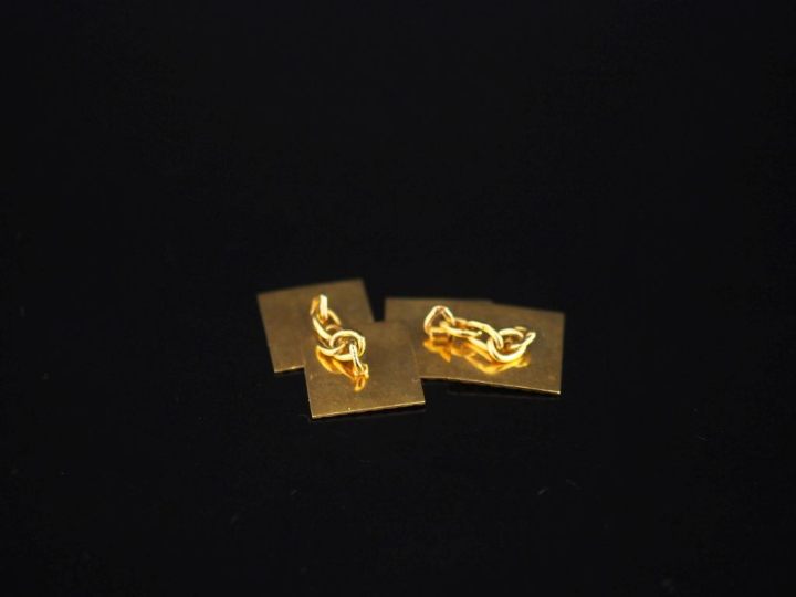 Paire de boutons de manchettes en or jaune 750, composés de carrés qua