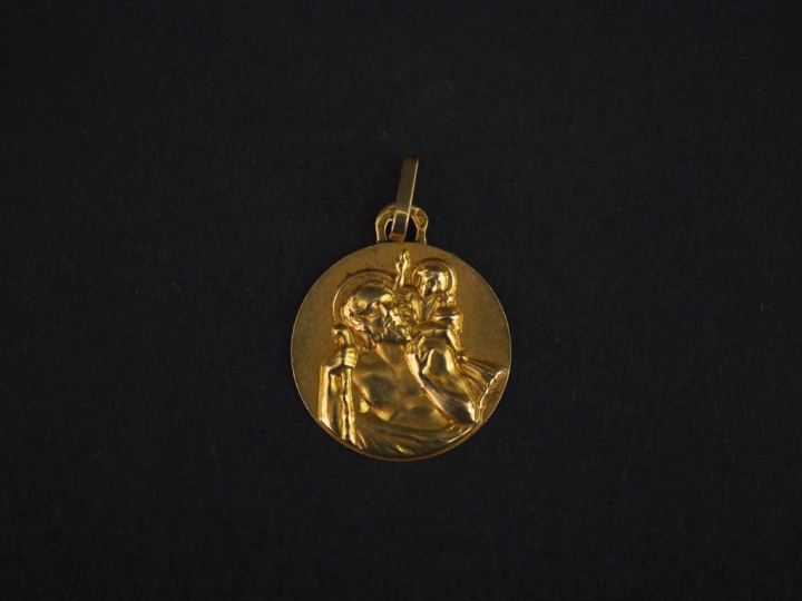 Médaille religieuse en or jaune 750, figurant Saint Jean-Baptiste port