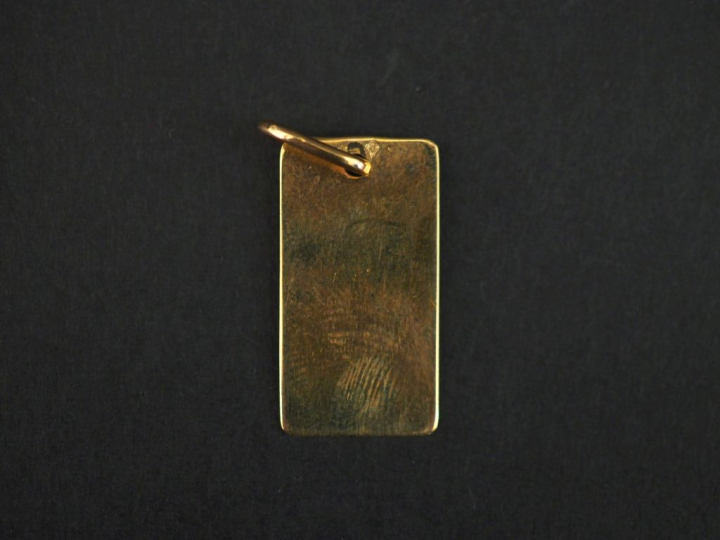 Pendentif rectangulaire en or jaune 750.  2,5 x 1,3 cm Poids. 2,71 g  