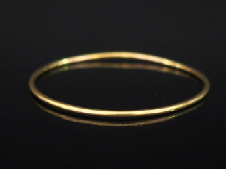 Vente aux enchères Bracelet jonc en or jaune 750. Diam. interne : 6 cm (environ) Poids. 1