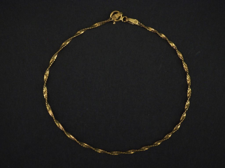 Bracelet souple en or jaune 750, maille torsadée.  Long. 18,5 cm Poids