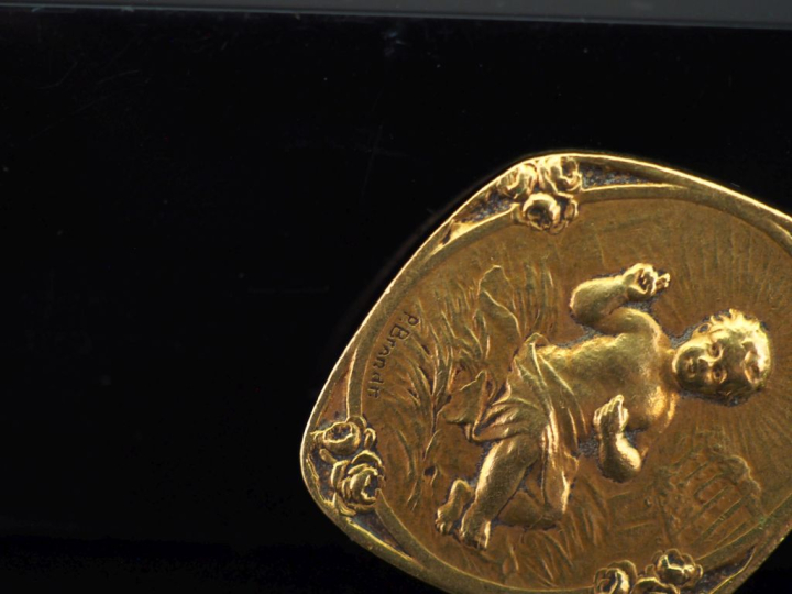 Médaille religieuse de forme losangique en or jaune 750, figurant l'En