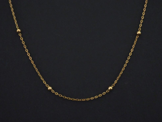 Vente aux enchères Chaine en or jaune 750, maille forçat, agrémentée de petites boules.  