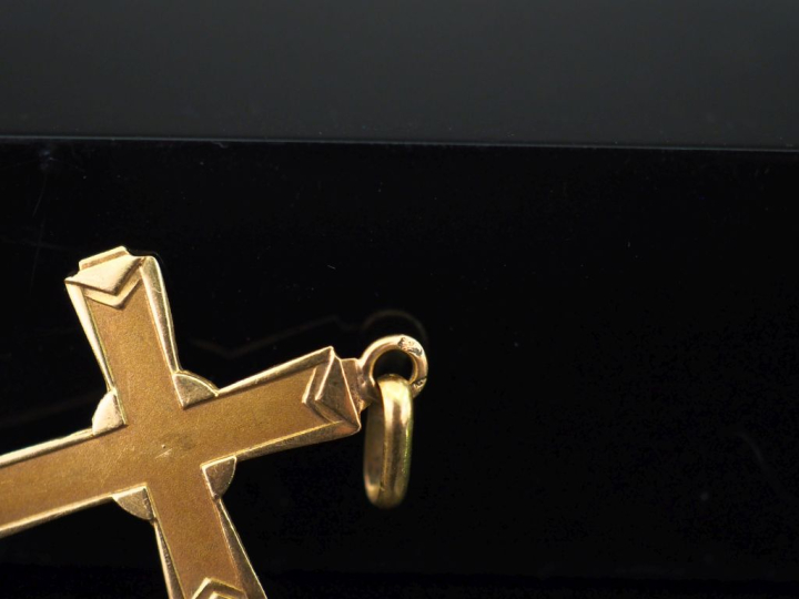 Pendentif de style Art déco en forme de croix en or jaune 750, agrémen