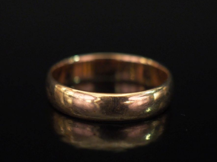 Alliance en or jaune 750.  TDD. 54 Poids. 2,97 g   