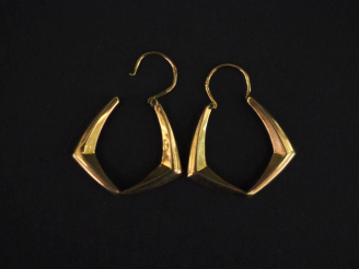Vente aux enchères Paire de perces oreilles à pans coupés en or jaune 750. 2,4 x 2 cm Poi