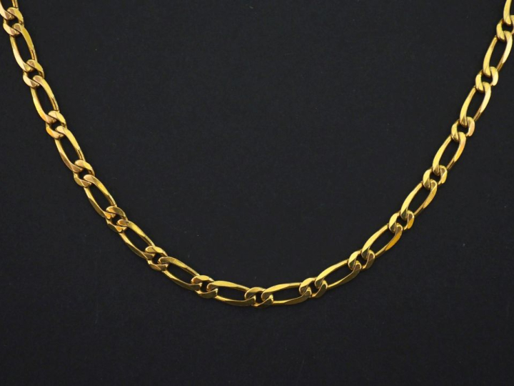 Sautoir en or jaune 375, maille plate Figaro.  Long. 45,5 cm Poids. 8,