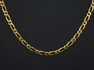 Vente aux enchères Sautoir en or jaune 375, maille plate Figaro.  Long. 45,5 cm Poids. 8,