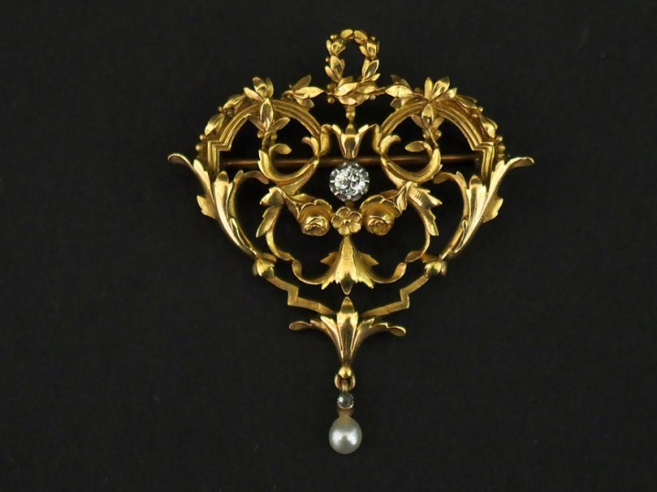 Broche ajourée de style Louis XVI en or jaune 750, à décor de branchag