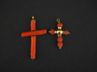 Vente aux enchères Ensemble comprenant :  - un pendentif Napoléon III en or jaune 750 et 