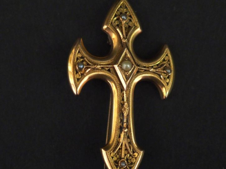 Vente aux enchères Broche Napoléon III en or jaune 750, à décor ajouré de feuillage et se