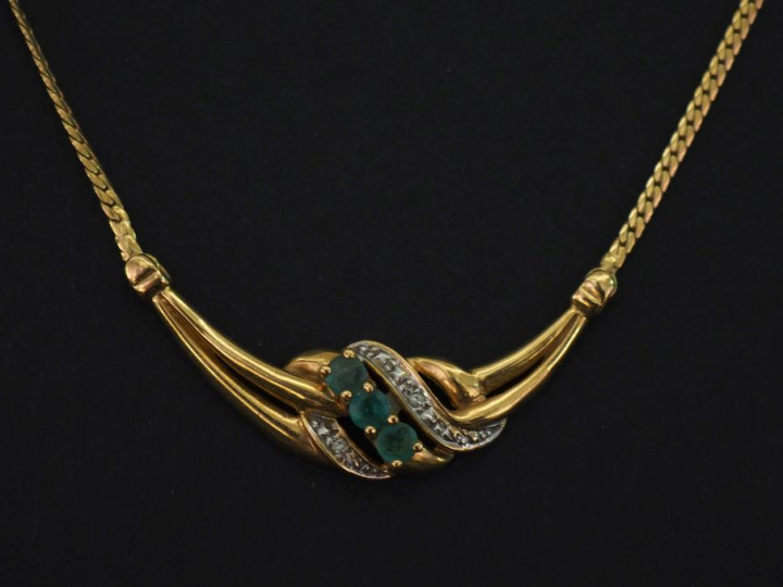 Collier souple en or jaune 750, maille plate gourmette, orné en son ce