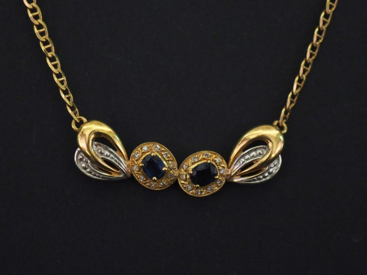 Collier souple en or jaune 750, maille marine, ornée en son centre d'u